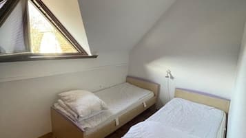 House | 2 bedrooms, iron/ironing board, free WiFi, bed sheets