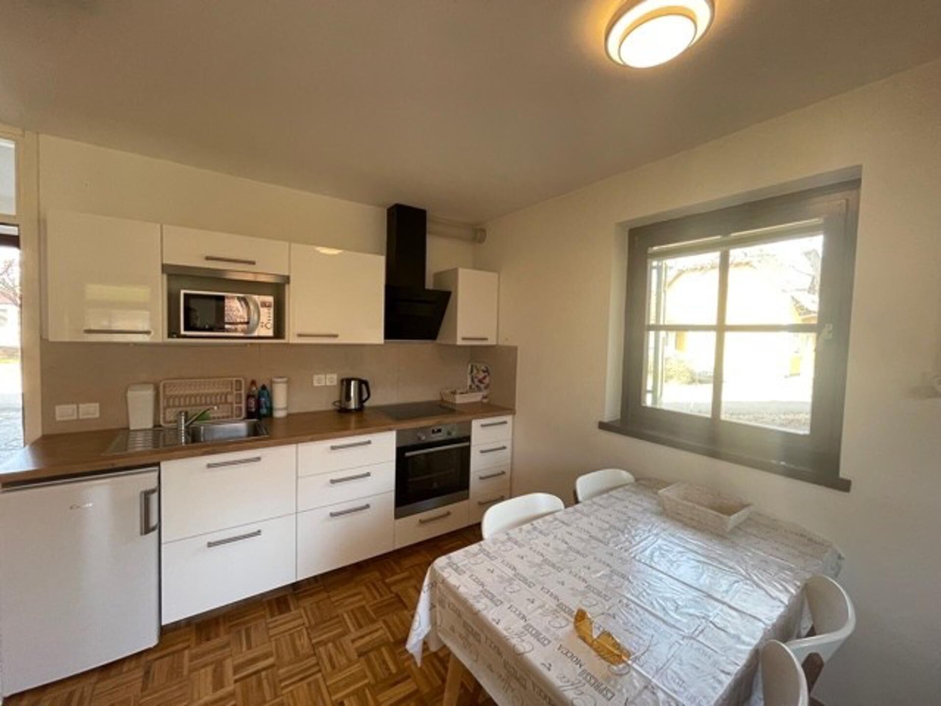 House | Private kitchen | Fridge, microwave, oven, stovetop