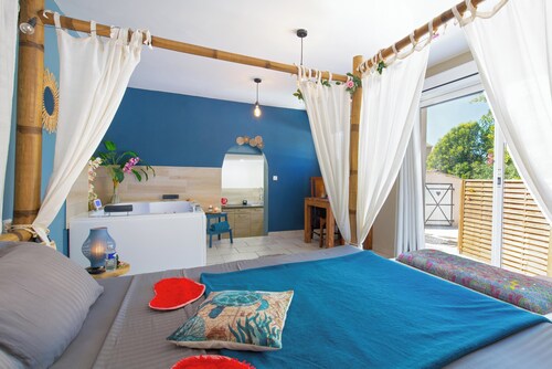 Apartment with Jacuzzi 40m2 four-poster bed