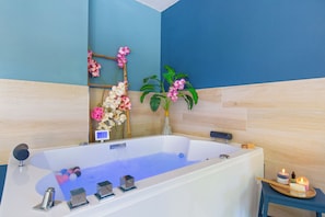 Interior - Apartment with Jacuzzi 40m2 four-poster bed (Puget-sur-Argens)