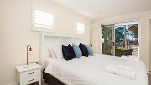 3 bedrooms, travel crib, WiFi, bed sheets