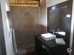 Dusche, Handtücher, Seife, Shampoo