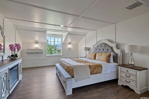 9 bedrooms, desk, iron/ironing board, travel crib - Mansion Pickleball Courts XL 17’ HotTub & Mini ZOO (Bluffdale)