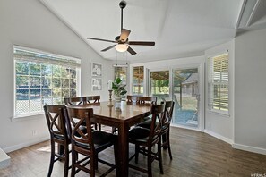 Dining - Mansion Pickleball Courts XL 17’ HotTub & Mini ZOO (Bluffdale)