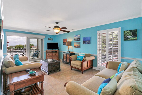 Smart TV - Penthouse 3 bed villa overlooking the World famous Harbour Town Yacht Basin (Hilton Head Island)