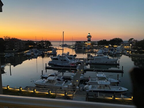 Penthouse 3 bed villa overlooking the World famous Harbour Town Yacht Basin
