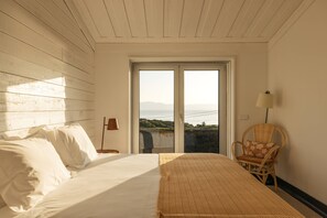 3 habitaciones, tabla de planchar con plancha, internet y ropa de cama 