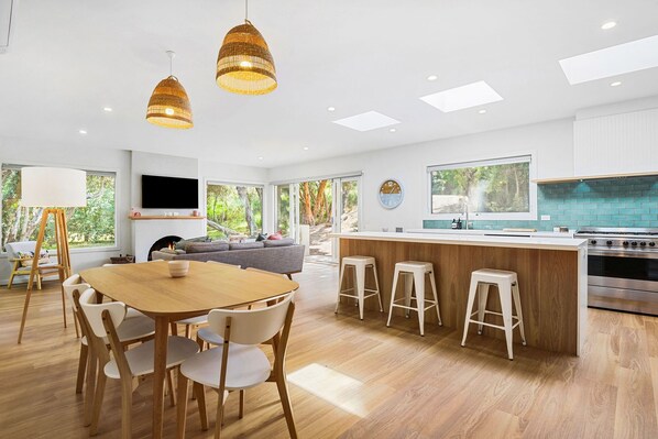 Interior - Fern-tastic Bay Stay (Rye)