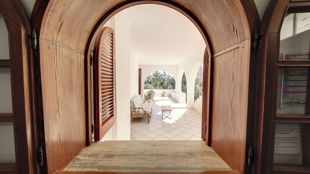 Cliffside retreat with breathtaking views Gagliano del Capo Vrbo