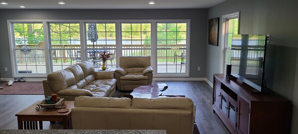 Een smart-tv en videogames