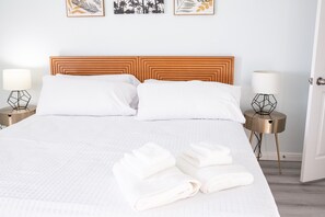 8 habitaciones, tabla de planchar con plancha y cuna de viaje 