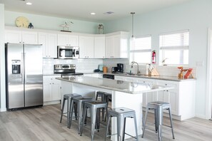 Fridge, microwave, oven, stovetop - Family Winter Retreat w/ Private Pool On Beach v (Gilchrist)