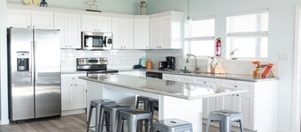 Beachfront, Private Pool, Prime Gulf Views