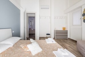 1 bedroom, bed sheets - Apartment CLASSIC (Bologna)
