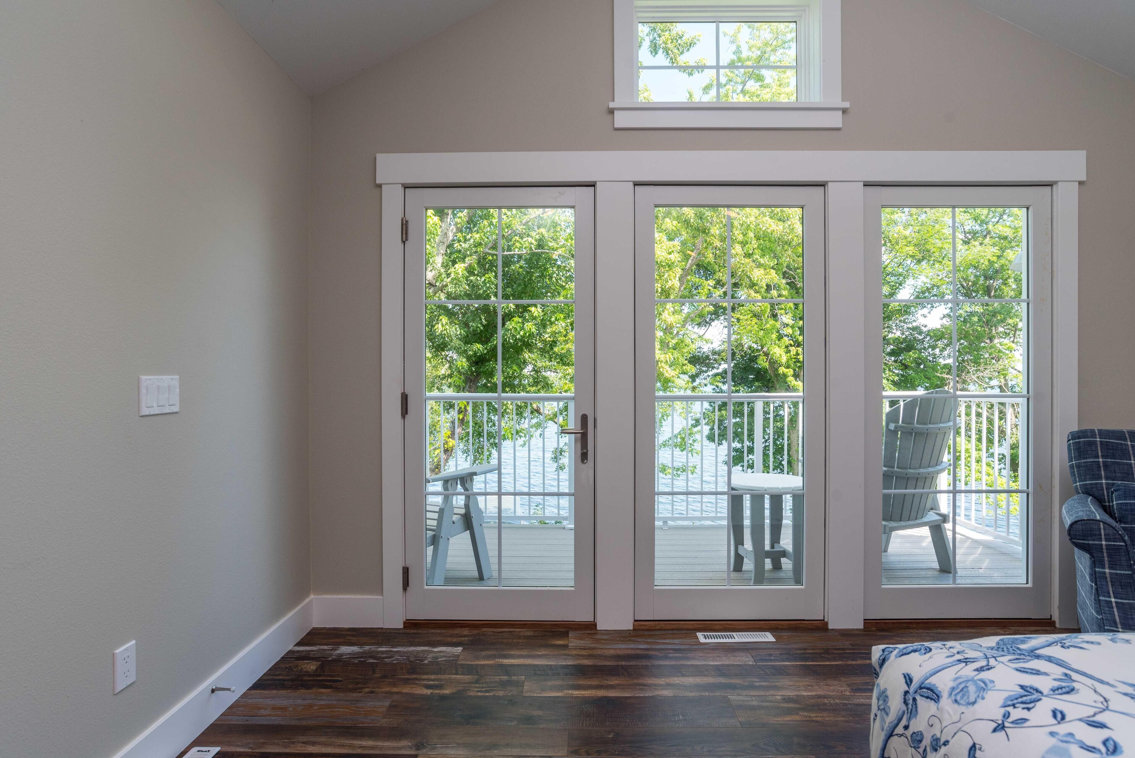 Cozy Lakeside Studio Condo with Views of Beautiful Gull Lake