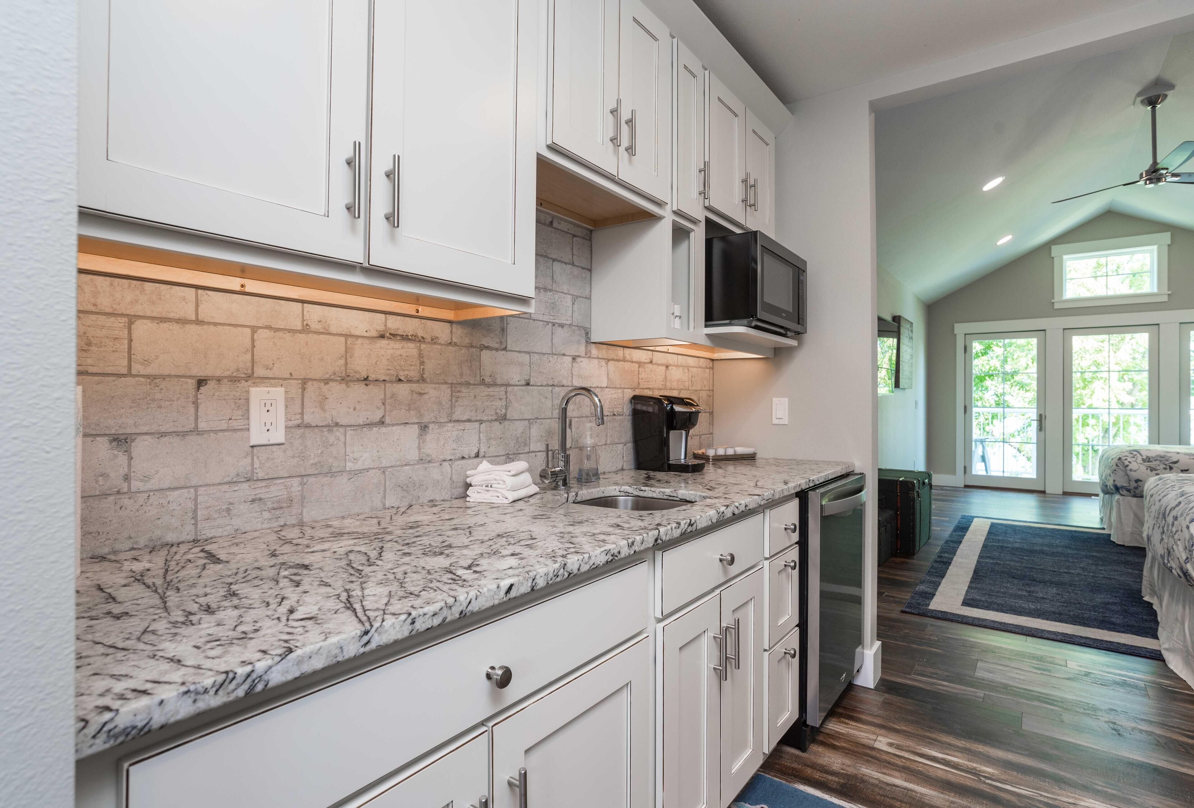 Cozy Lakeside Studio Condo with Views of Beautiful Gull Lake