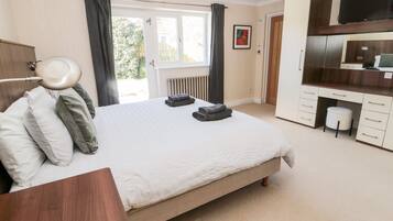 3 bedrooms, individually decorated, individually furnished, free WiFi