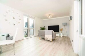 Appartement, 2 grands lits | Coin séjour
