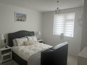 Leilighet, 2 queensize-senger | 2 soverom, wi-fi (inkludert) og sengetøy