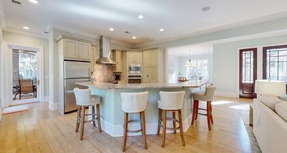 Large Six Bedroom Custom-Built Home with Private Pool!