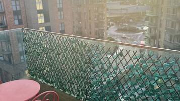 Apartment, 1 Queen Bed | Property grounds