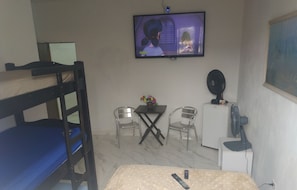 Individually decorated, laptop workspace, blackout curtains, free WiFi - Pousada Praia Grande Solemar (Praia Grande)