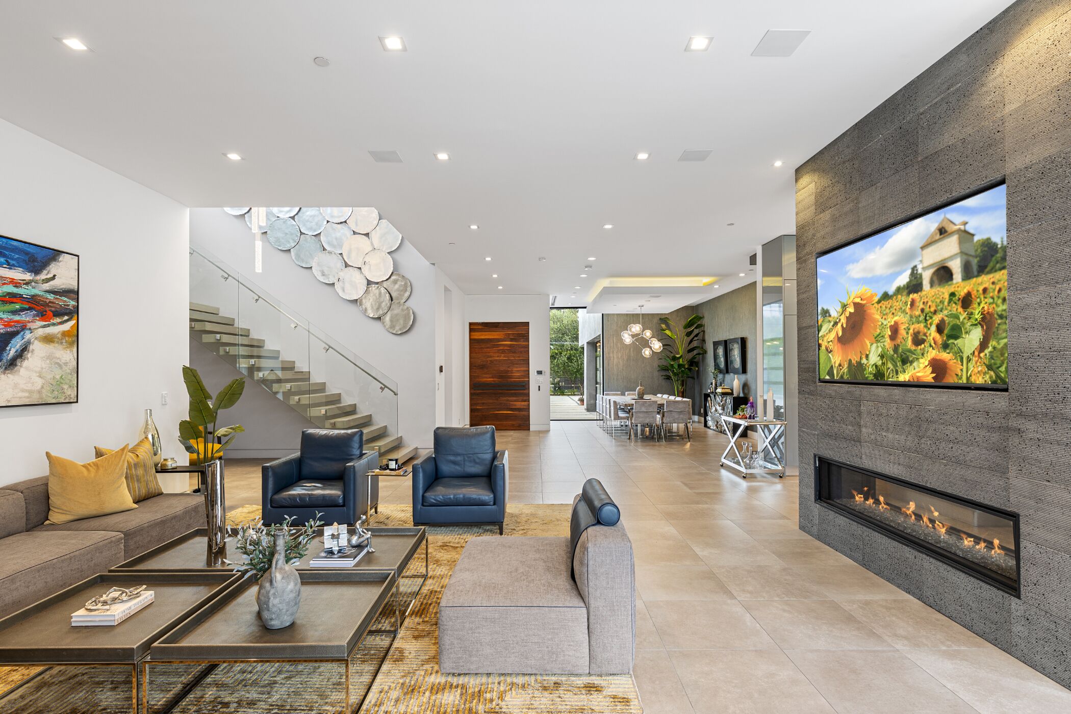 Vanalden - Luxury Estate, Gated with Entertainer's Backyard