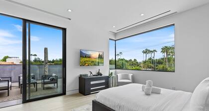 Vanalden - Luxury Estate, Gated with Entertainer's Backyard