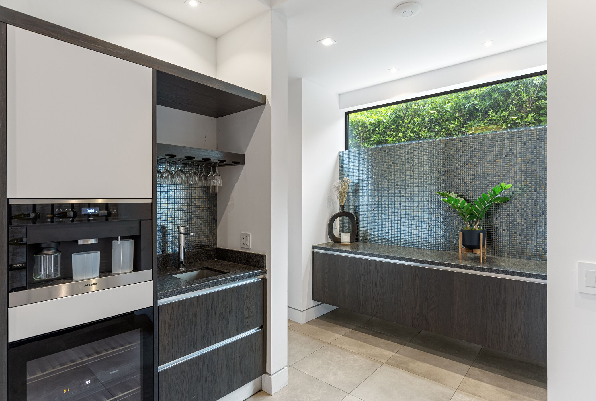 Vanalden - Luxury Estate, Gated with Entertainer's Backyard