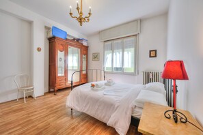 3 bedrooms, free WiFi, bed sheets - Il Porticciolo Stresa Stunning Lake View (Stresa)