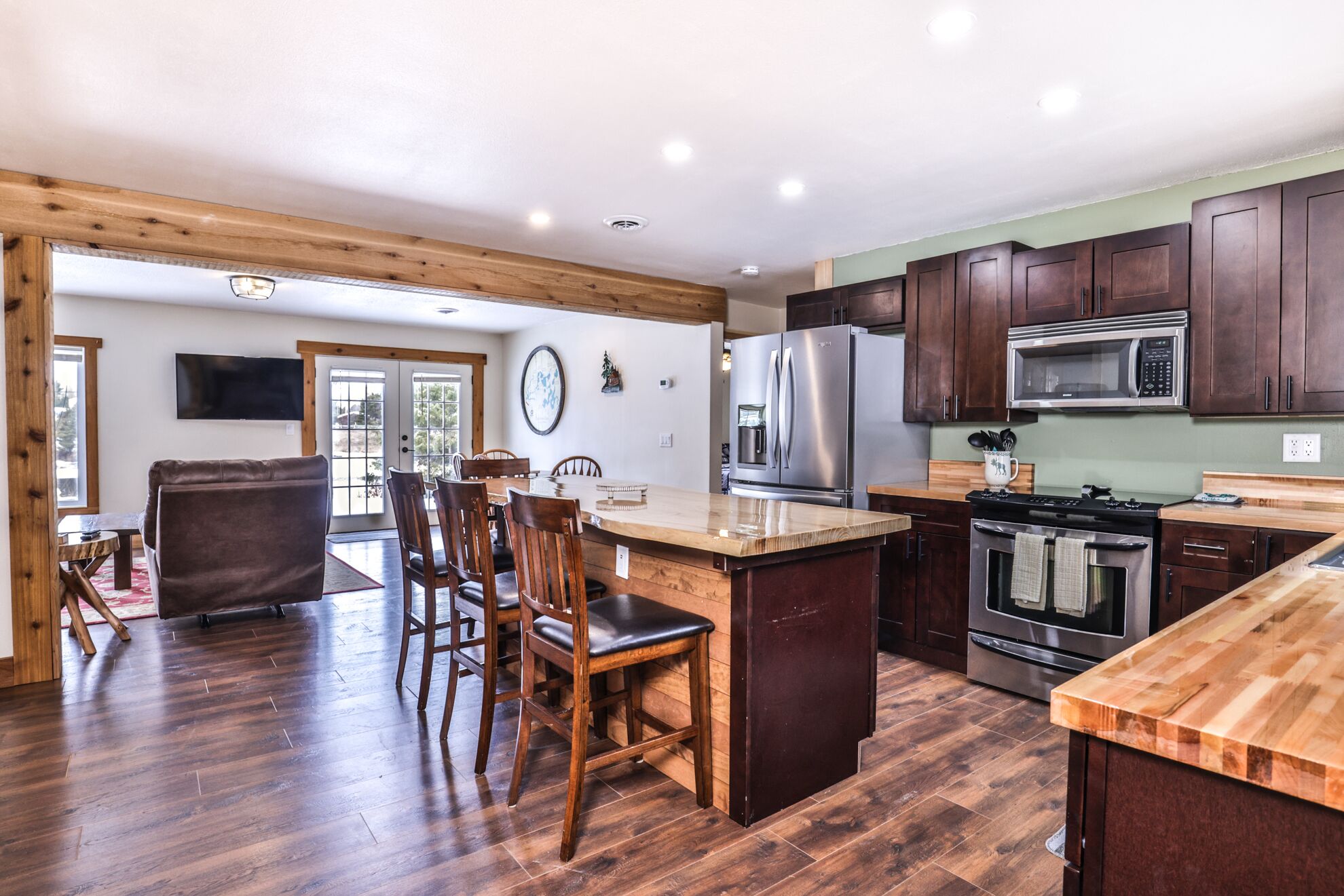 Escape to the River! Fabulous Eagle River Chain of Lakes Pet friendly!