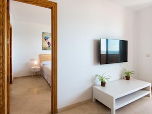 3 bedrooms, iron/ironing board, Internet, bed sheets
