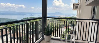 10F Tagaytay 2BR HUGE Balcony w/ TAAL View Netflix