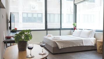 Superior Studio | Premium bedding, down duvets, free cots/infant beds, free WiFi