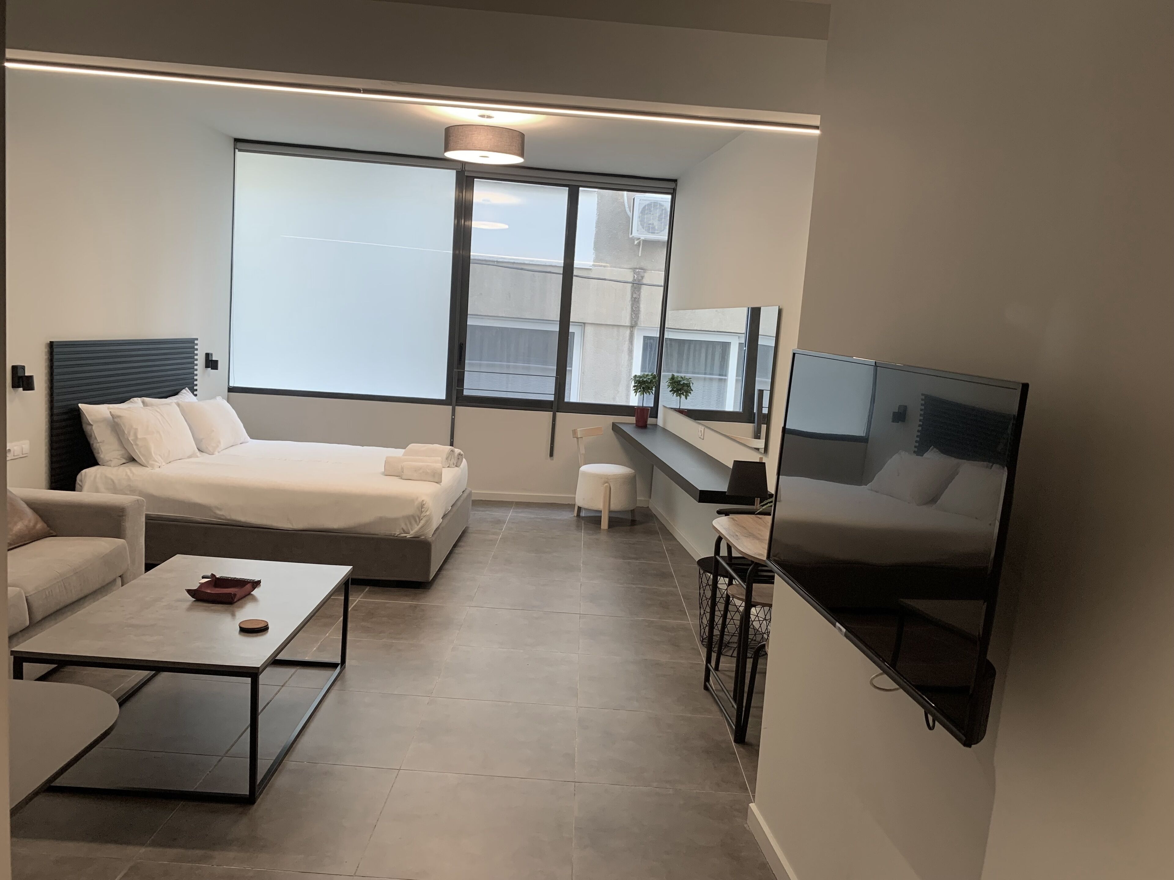 Superior studio suite | Luxe beddengoed, donsdekens, individueel gedecoreerd