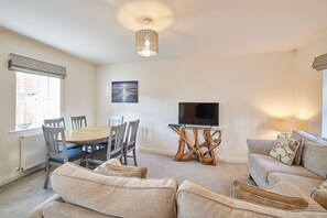 TV, DVD player, offices - Host & Stay | Soda Cottage (Whitby)