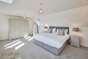 4 bedrooms, iron/ironing board, travel crib, free WiFi - Host & Stay | Soda Cottage (Whitby)