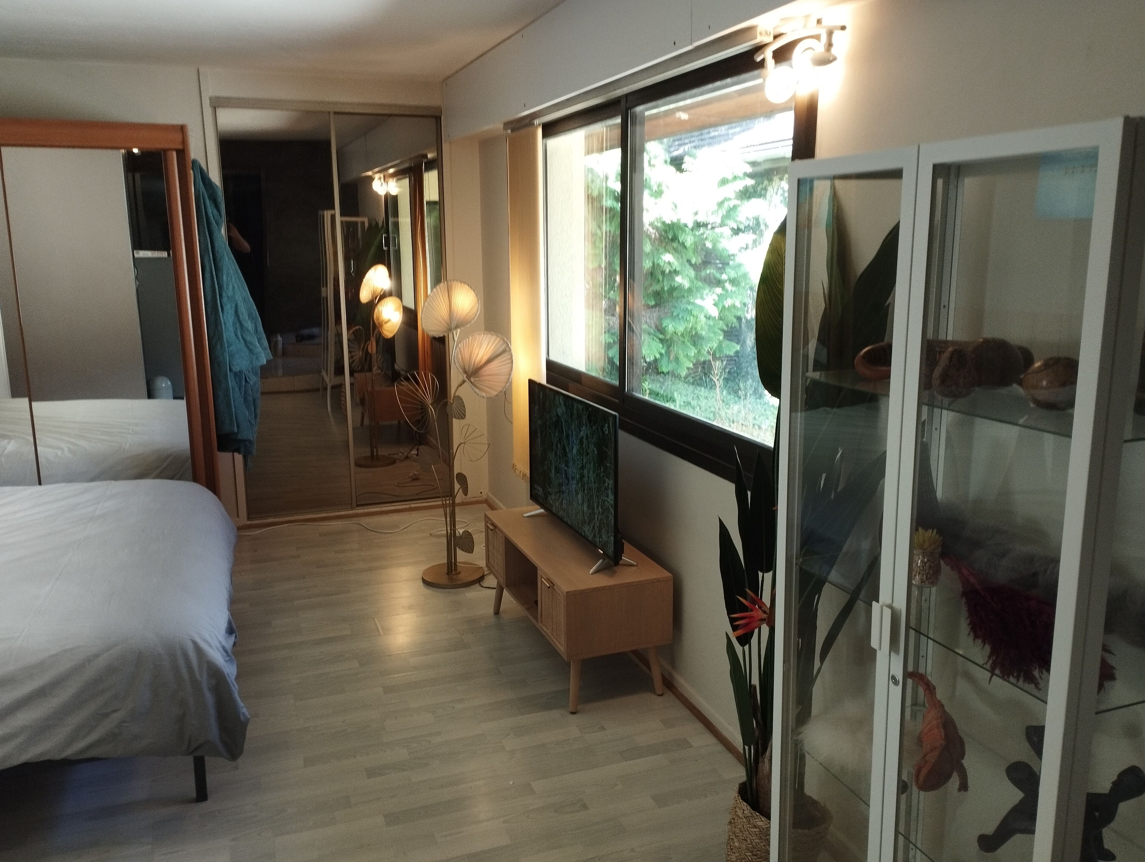 Comfortable villa near lake, swimming pool and jacuzzi