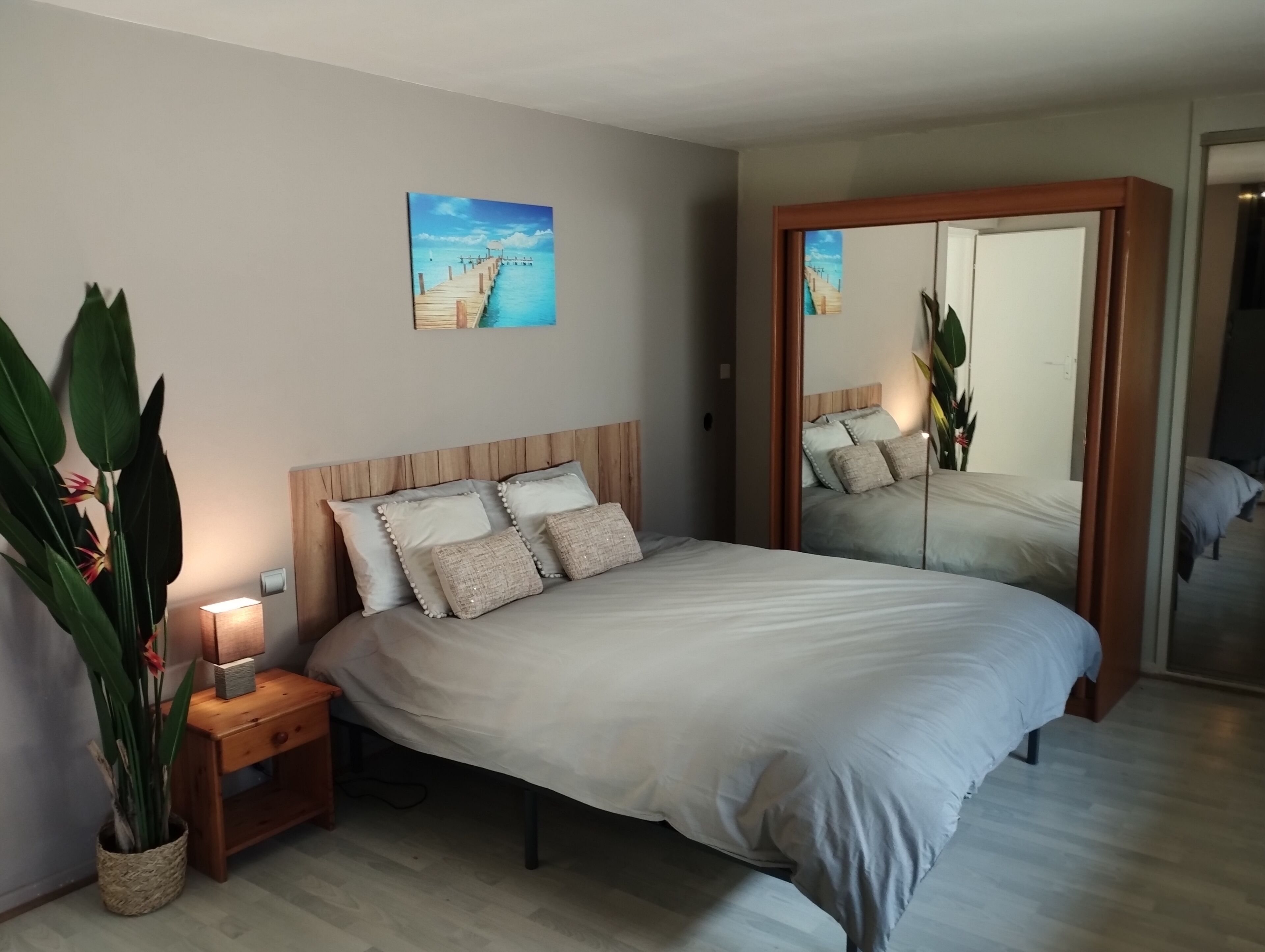 Comfortable villa near lake, swimming pool and jacuzzi