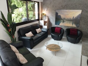 Smart TV, fireplace, video games, books