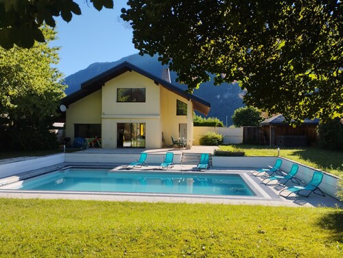 Villa Armonia – 5★ mit beheiztem Pool, Whirlpool & Garten am See von Annecy
