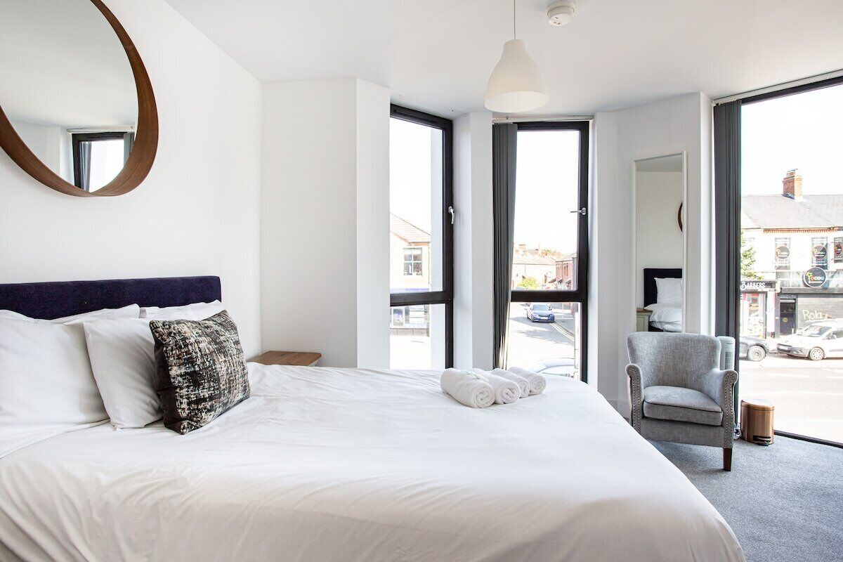 2 bedrooms, desk, iron/ironing board, WiFi