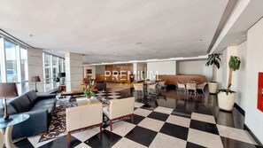 Apartment | Interior - Flat pé na areia com vista internet e ar (Macaé)