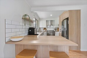 Fridge, microwave, oven, stovetop - 1 Bowley Street, Goolwa Beach (Goolwa Beach)