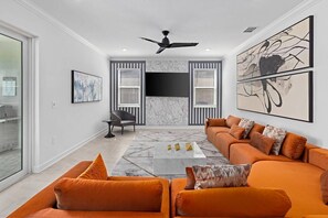 Flat-screen TV, stereo