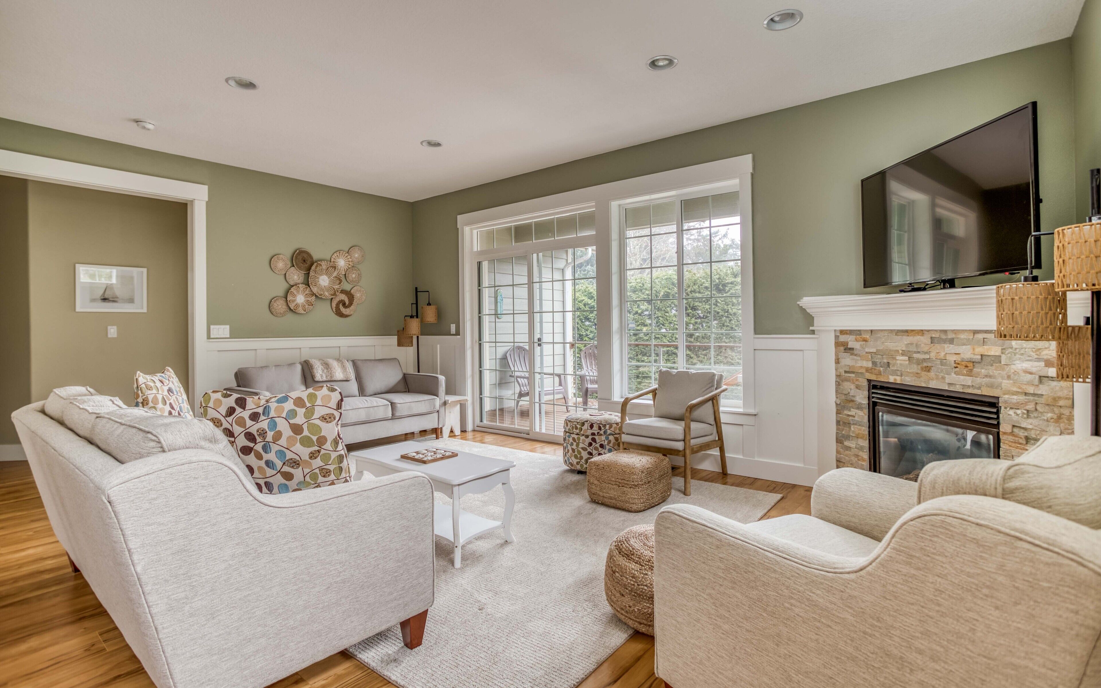 Serene, Elegant Home has Deck with Dining, Fire Pit, and Hot Tub!