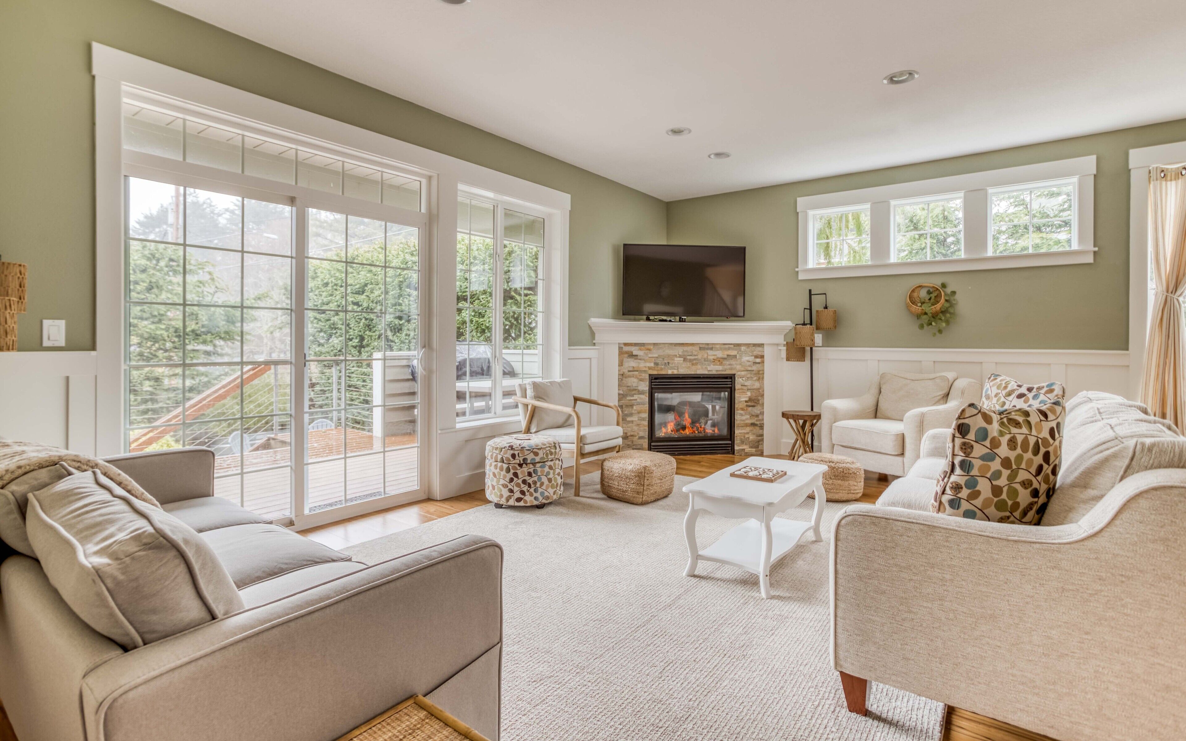 Serene, Elegant Home has Deck with Dining, Fire Pit, and Hot Tub!