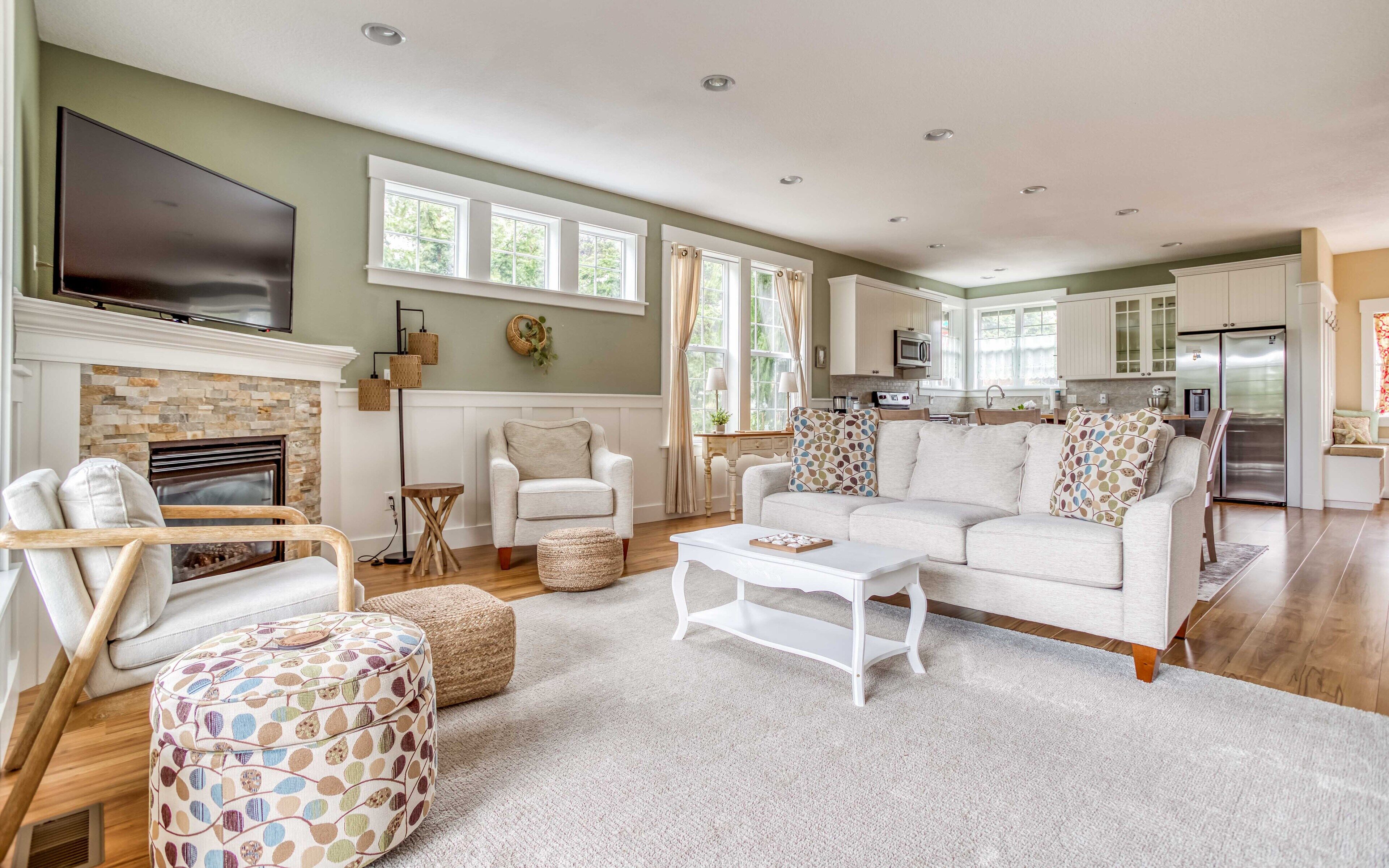 Serene, Elegant Home has Deck with Dining, Fire Pit, and Hot Tub!