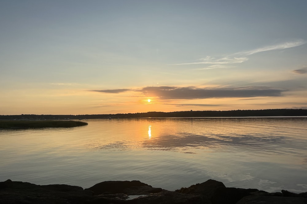Walk to the Beach! Two bedroom cottage in Swifts Beach community.