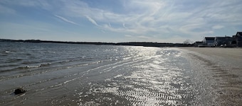 Walk to the Beach! Two bedroom cottage in Swifts Beach community.